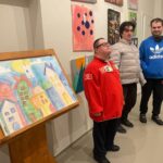 Biblioteca | In mostra i dipinti del Centro Arcobaleno di Casina